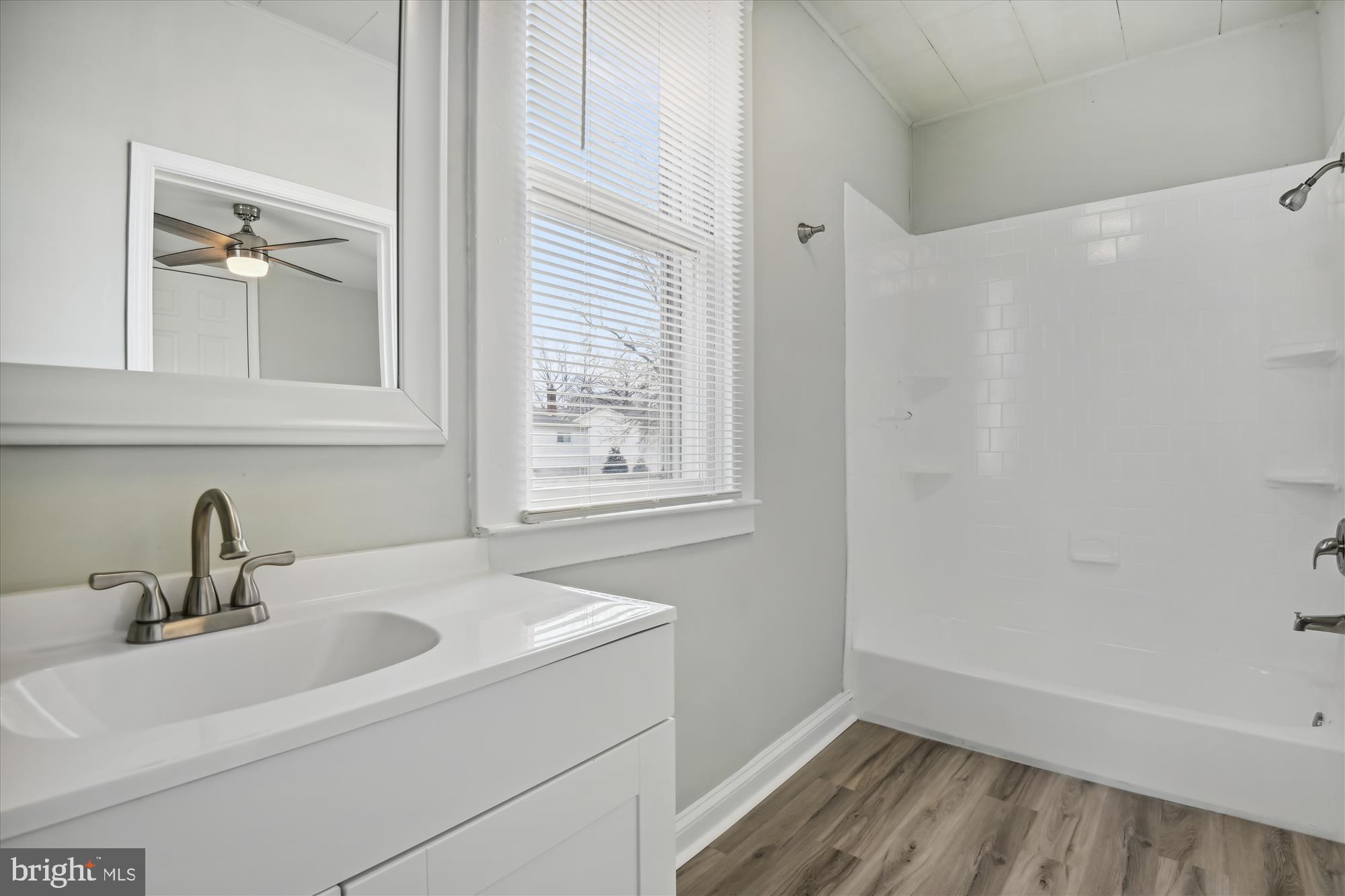 3651 Hineline Road Baltimore, MD 21229 - Photo 28 of 36 Bath