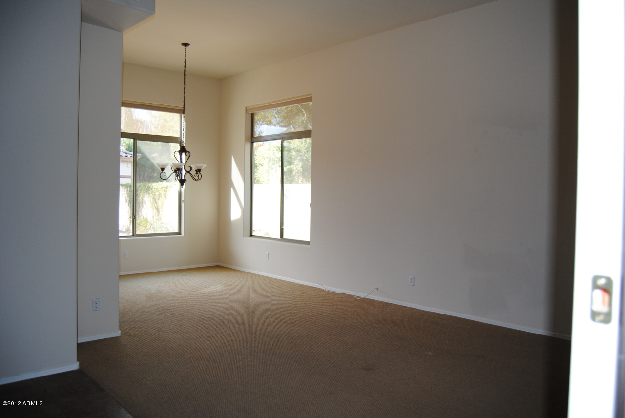 4682 South Calico Road Gilbert, AZ 85297 - Photo 4 of 46 126