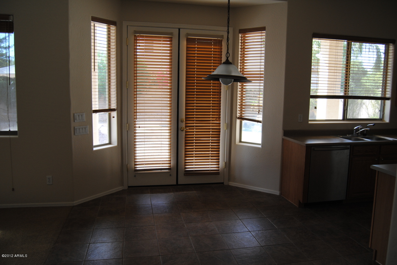 4682 South Calico Road Gilbert, AZ 85297 - Photo 9 of 46 133