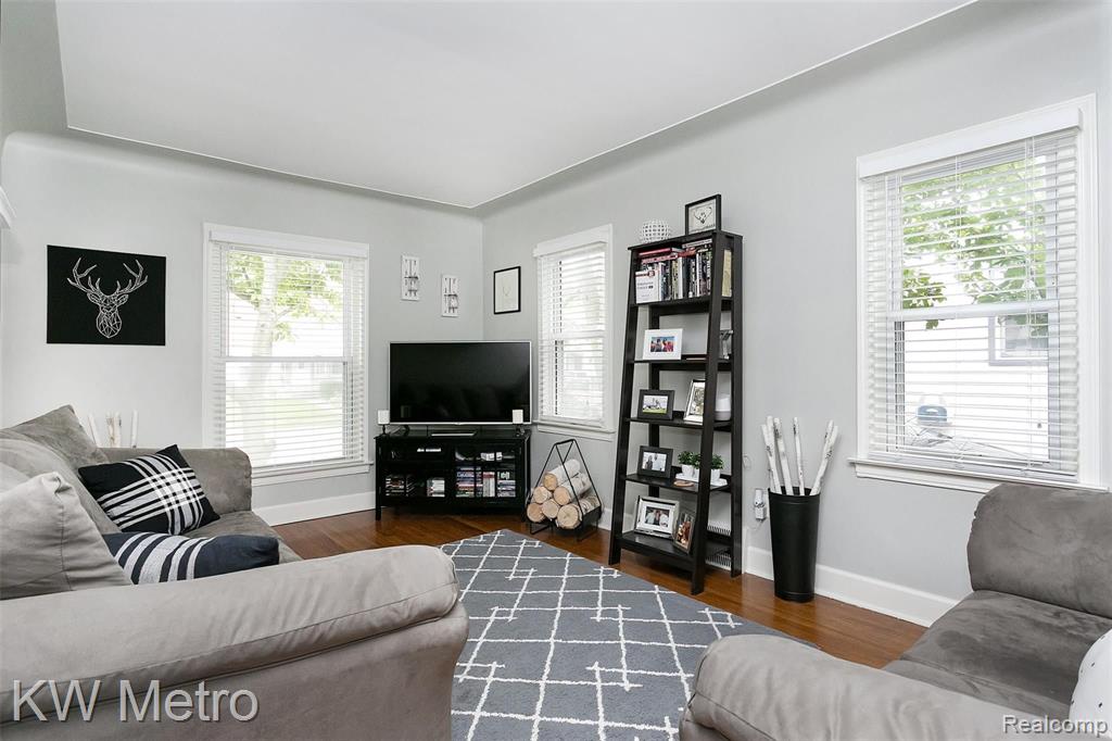 2369 Cambridge Road Berkley, MI 48072 - Photo 5 of 31
