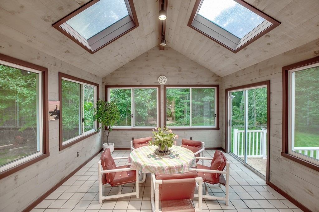 17 Cot Hill Road Bedford, MA 01730 - Photo 11 of 29