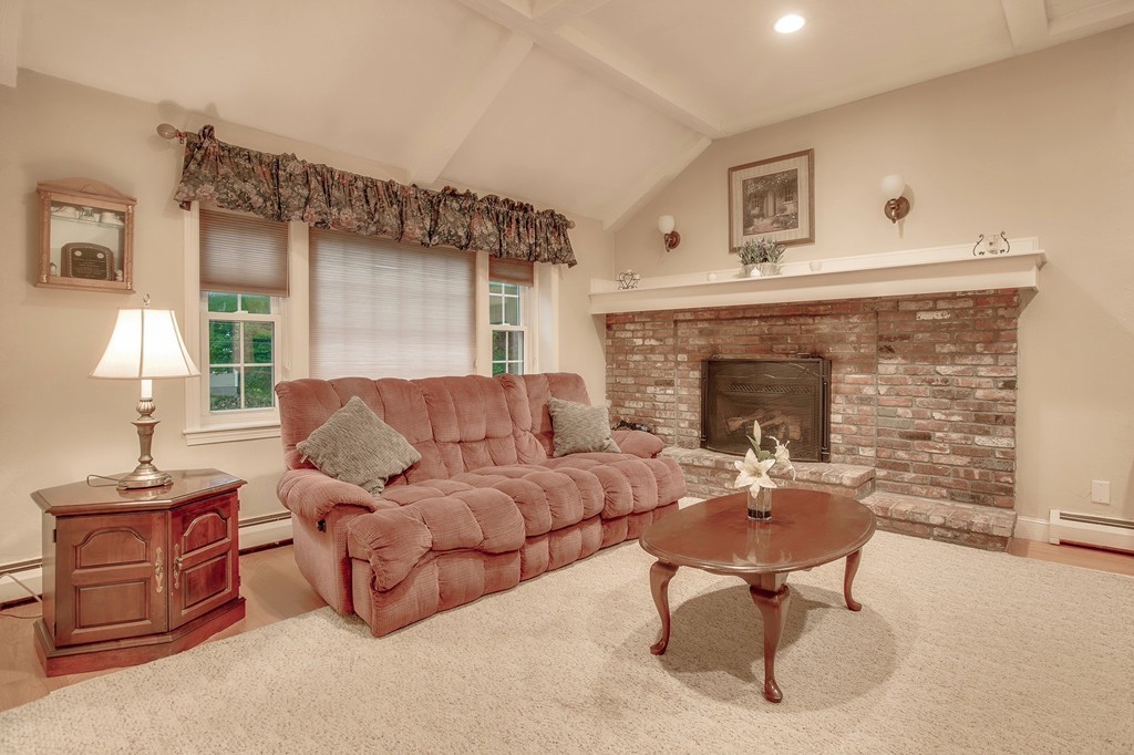 17 Cot Hill Road Bedford, MA 01730 - Photo 9 of 29