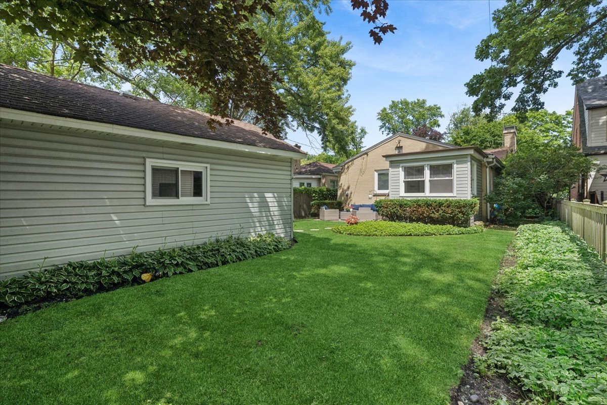 2422 Ridgeway Avenue Evanston, IL 60201 - Photo 23 of 26