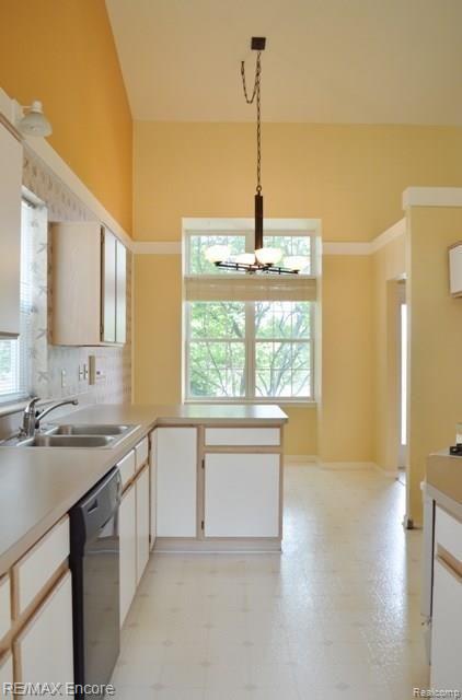 14 Eagle Ridge Road Lake Orion, MI 48360 - Photo 6 of 21 Kitchen view from great room