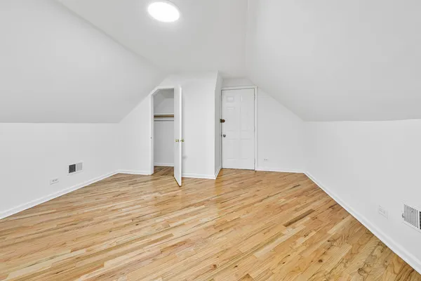 $2,545 | 3037 North Southport Avenue, Unit 2R, Chicago, IL 60657