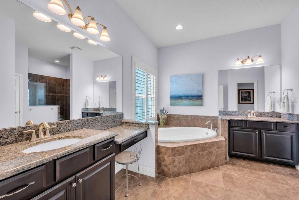 5204 Sparrowglen Place Lithia, FL 33547 - Photo 16 of 49