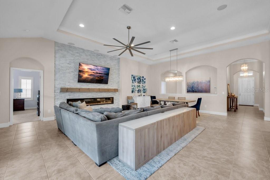 5204 Sparrowglen Place Lithia, FL 33547 - Photo 2 of 49