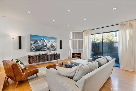 $1,149,000 | 4222 Troost Avenue, Unit 21, Studio City, CA 91604