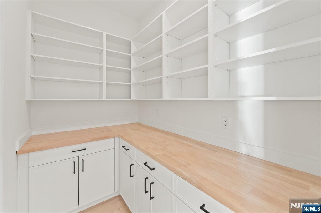 61 Edgewater Road Cliffside Park, NJ 07010 - Photo 26 of 49