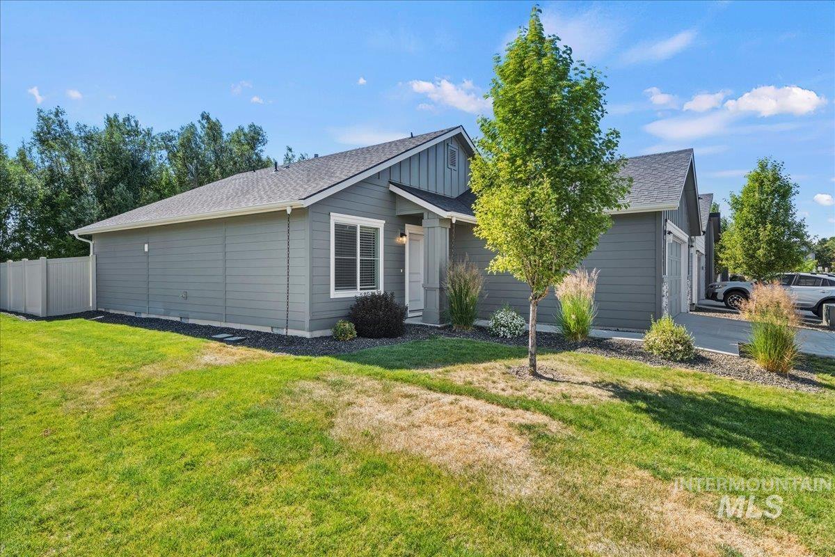 3091 S Green Boise, ID 83709 - Photo 4 of 27 Single-story residence featuring grey horizontal siding and a dark shingle roof