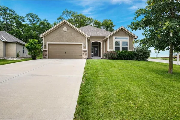 $450,000 | 9211 North Belton Court, Kansas City, MO 64154