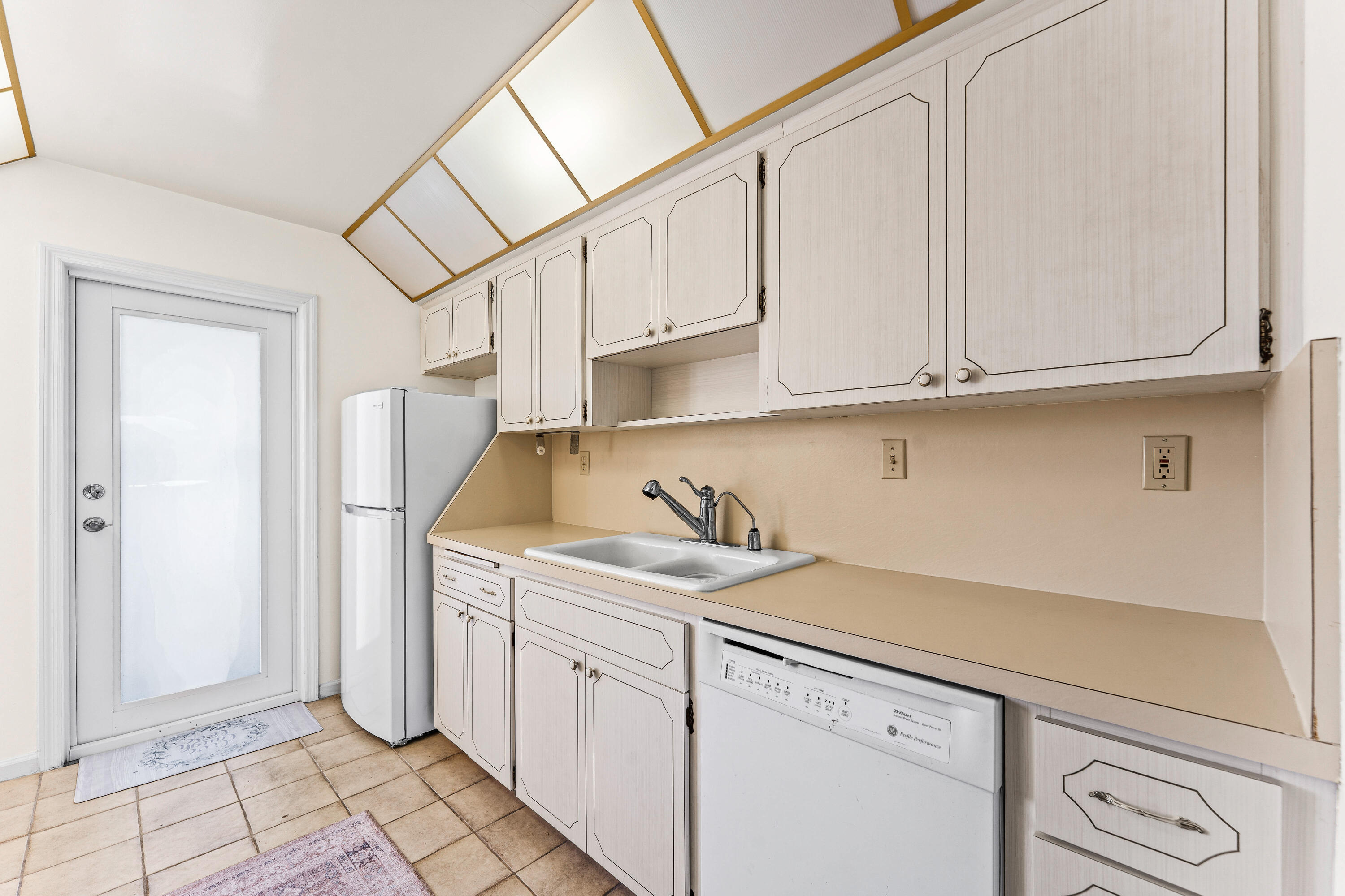 300 East Royal Palm Road, Unit 340 Boca Raton, FL 33432 - Photo 8 of 26 009-300EastRoyalPalmRoad-BocaRaton-FL-33