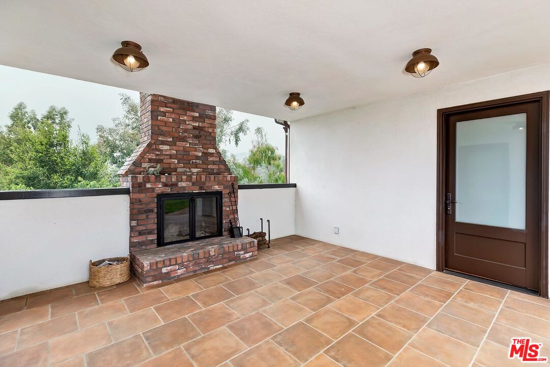 13146 Rivers Road Los Angeles, CA 90049 - Photo 21 of 38 an empty room with windows