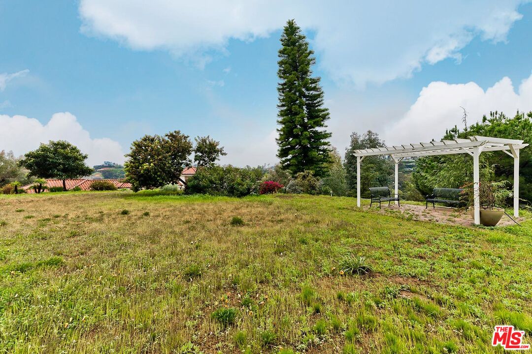 13146 Rivers Road Los Angeles, CA 90049 - Photo 27 of 38 a view of outdoor space and yard