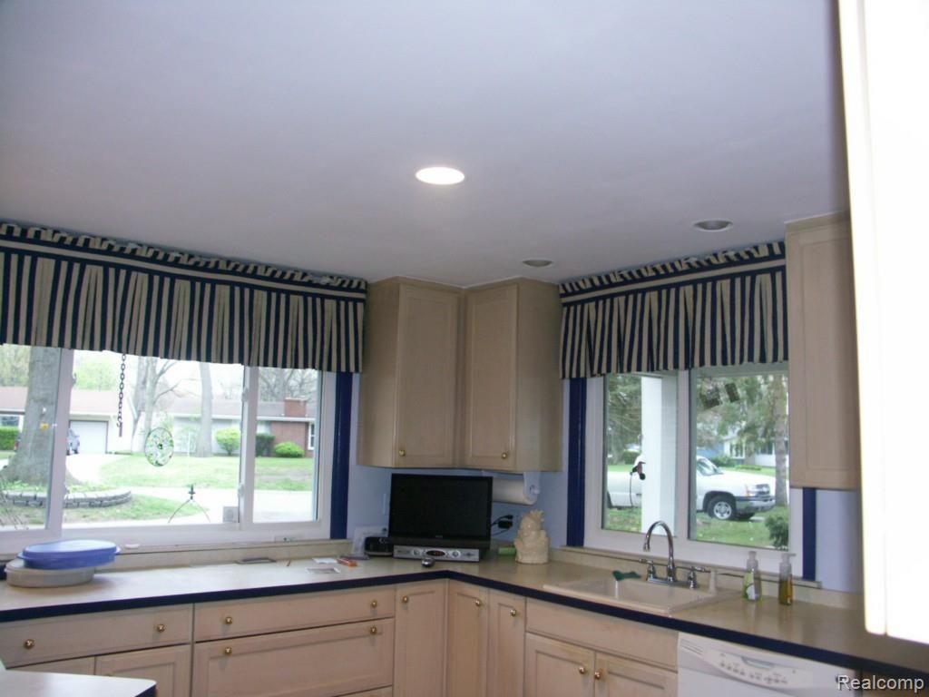 3105 Riverside Drive Port Huron, MI 48060 - Photo 13 of 28 PICT0034.jpg