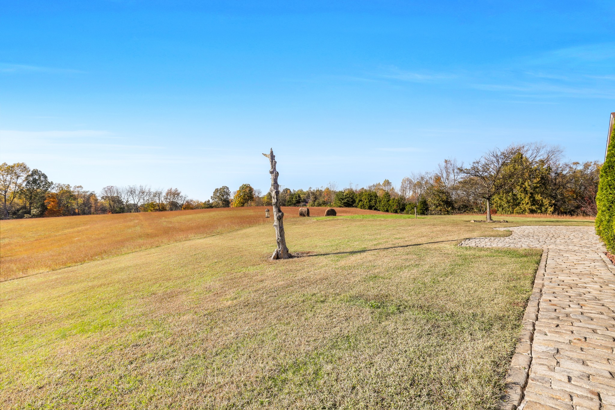 7518 Highway 49 Springfield, TN 37172 - Photo 35 of 35 a view of an ocean with a large mountain