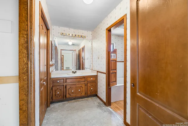 $900,000 | 0 Fm 2200, Devine, TX 78016