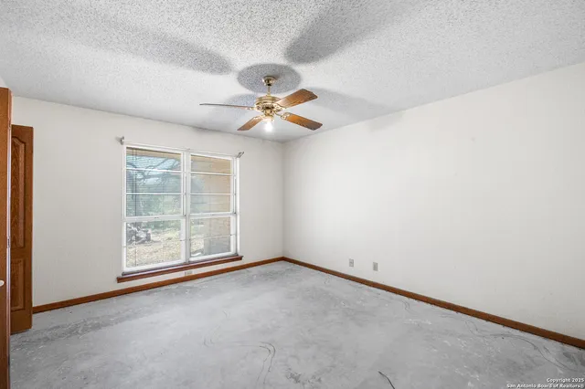 $900,000 | 0 Fm 2200, Devine, TX 78016