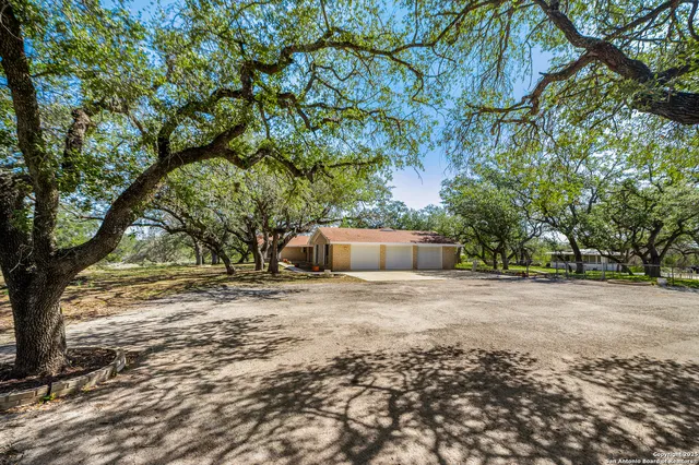 $900,000 | 0 Fm 2200, Devine, TX 78016