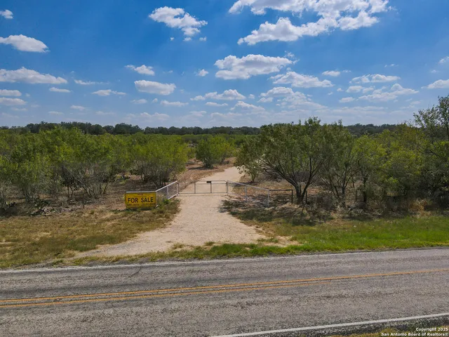 $900,000 | 0 Fm 2200, Devine, TX 78016