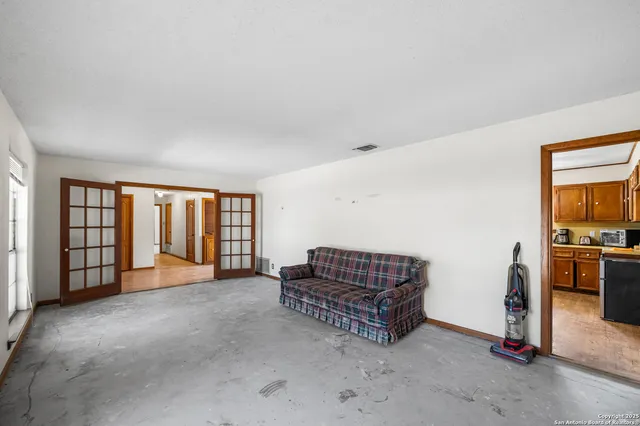 $900,000 | 0 Fm 2200, Devine, TX 78016