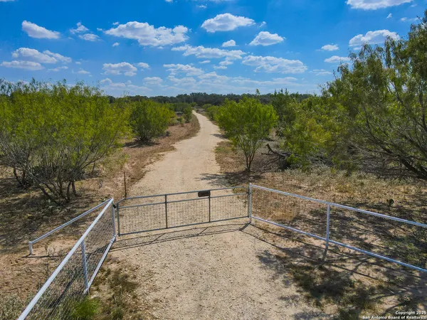 $900,000 | 0 Fm 2200, Devine, TX 78016