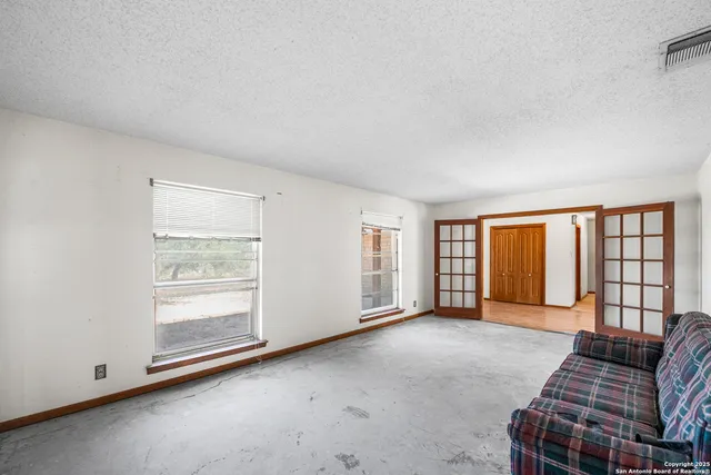 $900,000 | 0 Fm 2200, Devine, TX 78016