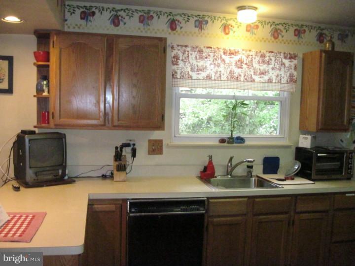 5 Thomas Road Voorhees, NJ 08043 - Photo 3 of 25 Kitchen