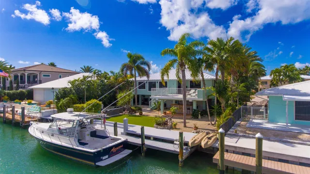 $2,575,000 | 520 12th Street, Key Colony Beach, FL 33051