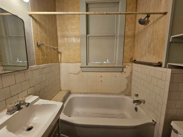 $165,000 | 809 Jefferson Avenue, Unit 14, Evansville, IN 47713