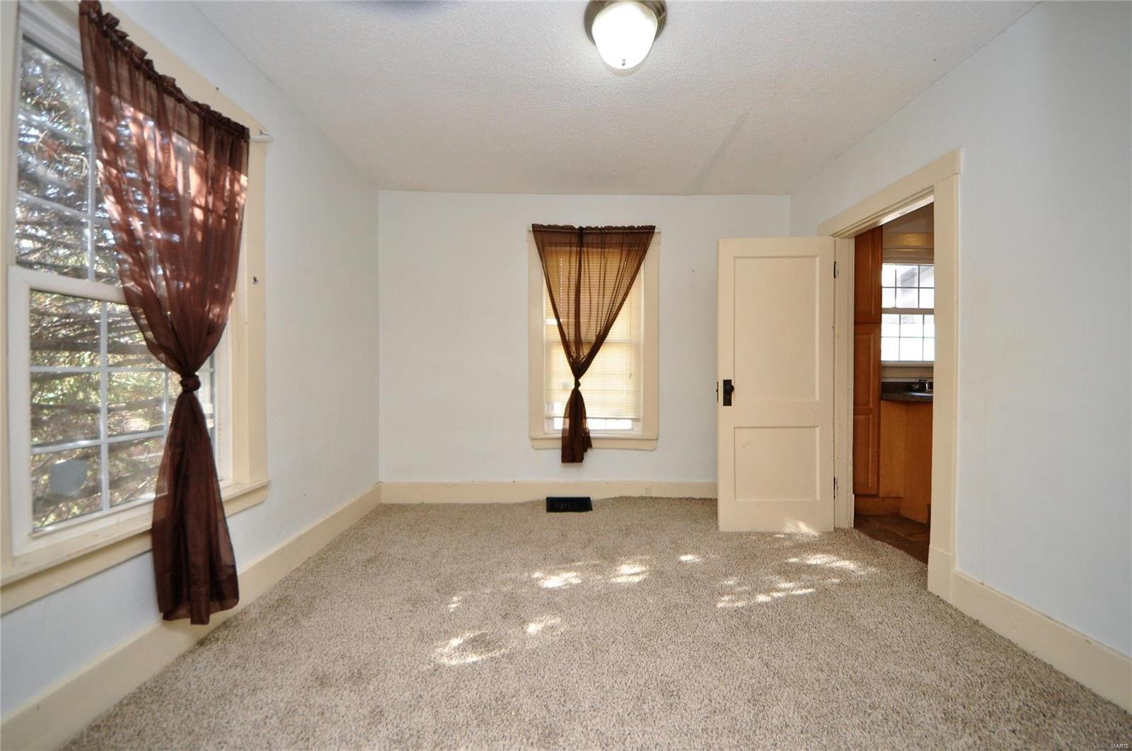 3851 Fee Fee Road Bridgeton, MO 63044 - Photo 15 of 33 Gallery Image 15