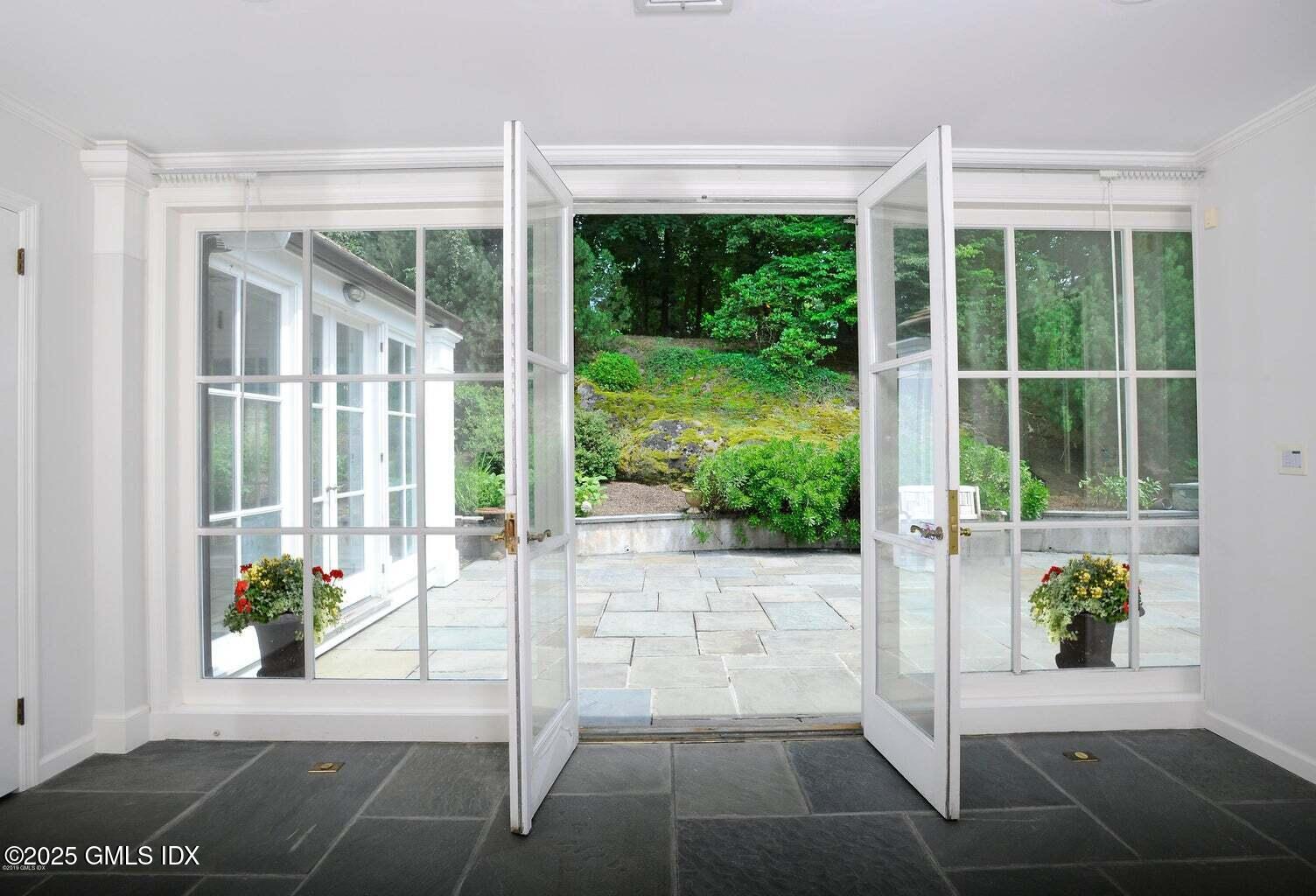 177 Indian Head Road Riverside, CT 06878 - Photo 17 of 30 Sunny Gallery