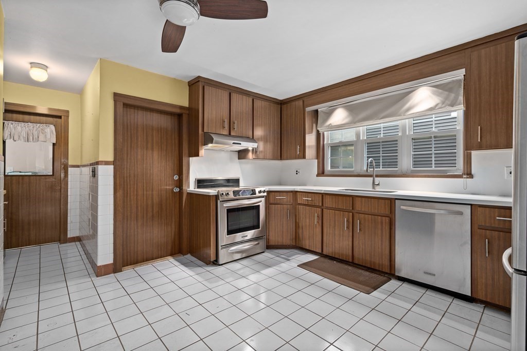 100 Windsor Road Medford, MA 02155 - Photo 13 of 31 Gallery Image 13