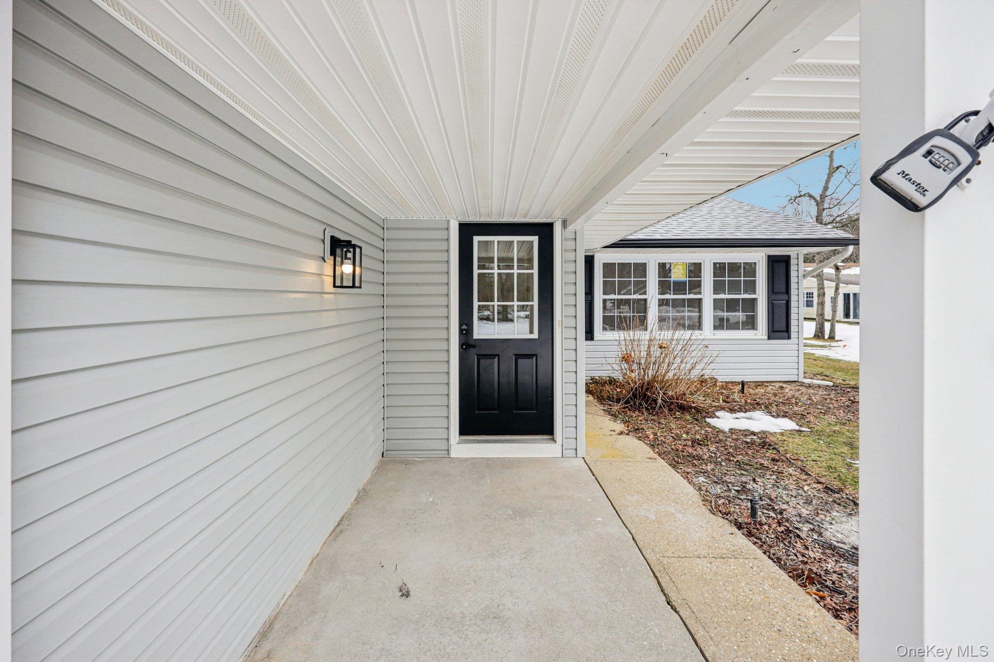 151 Laurance Lane Ridge, NY 11961 - Photo 4 of 33