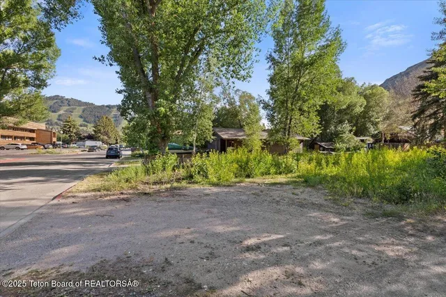 $1,900,000 | 415 Glenwood Street, Jackson, WY 83001