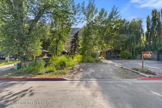 $1,900,000 | 415 Glenwood Street, Jackson, WY 83001