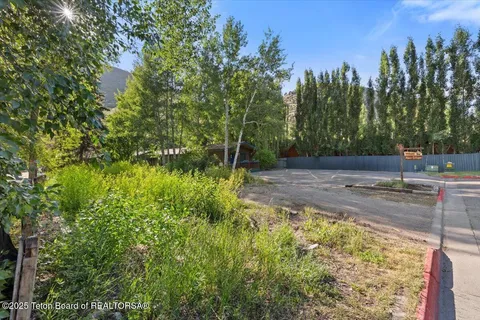 $1,900,000 | 415 Glenwood Street, Jackson, WY 83001