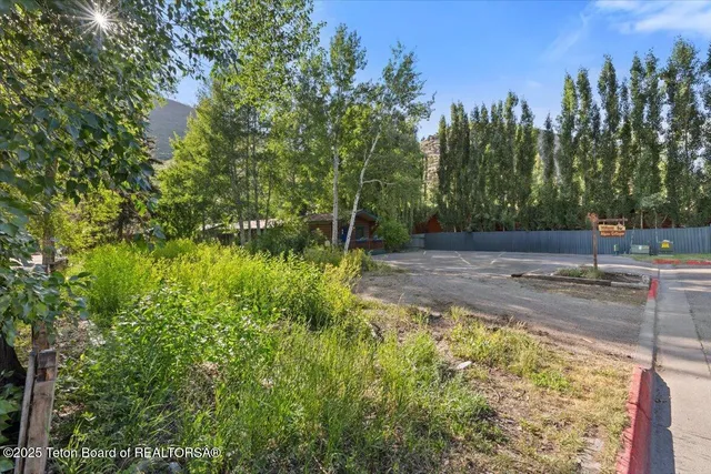 $1,900,000 | 415 Glenwood Street, Jackson, WY 83001