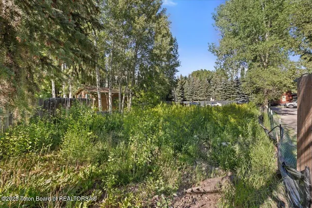 $1,900,000 | 415 Glenwood Street, Jackson, WY 83001