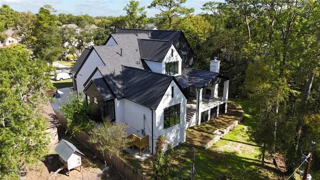 a view of a house with a trees
