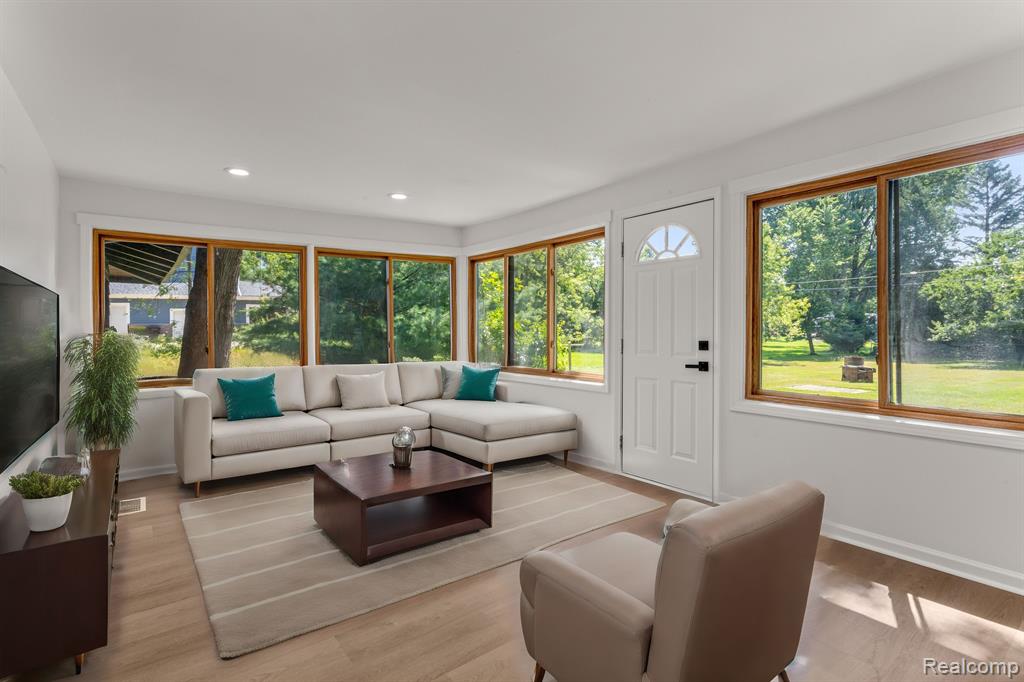 26178 Springfield Drive Farmington Hills, MI 48334 - Photo 15 of 29