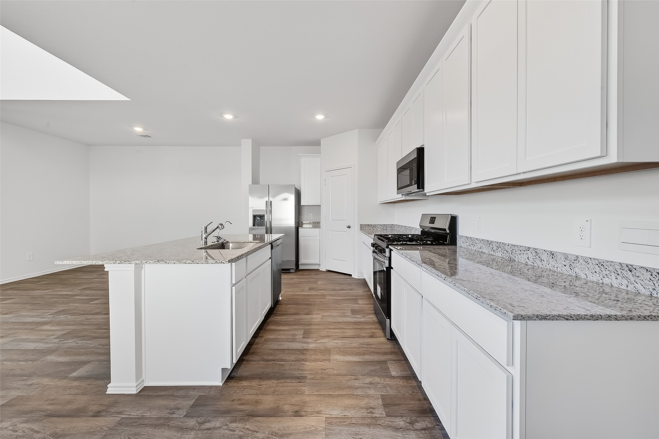 3711 Zoeys Way Fulshear, TX 77423 - Photo 10 of 50