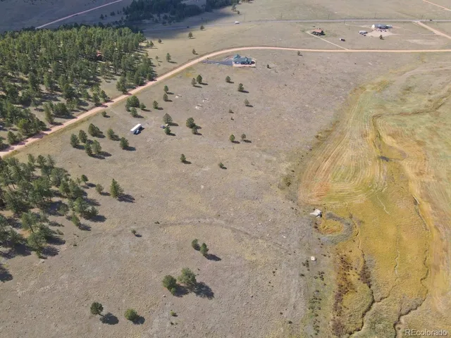 a view of bathroom with a bathtub