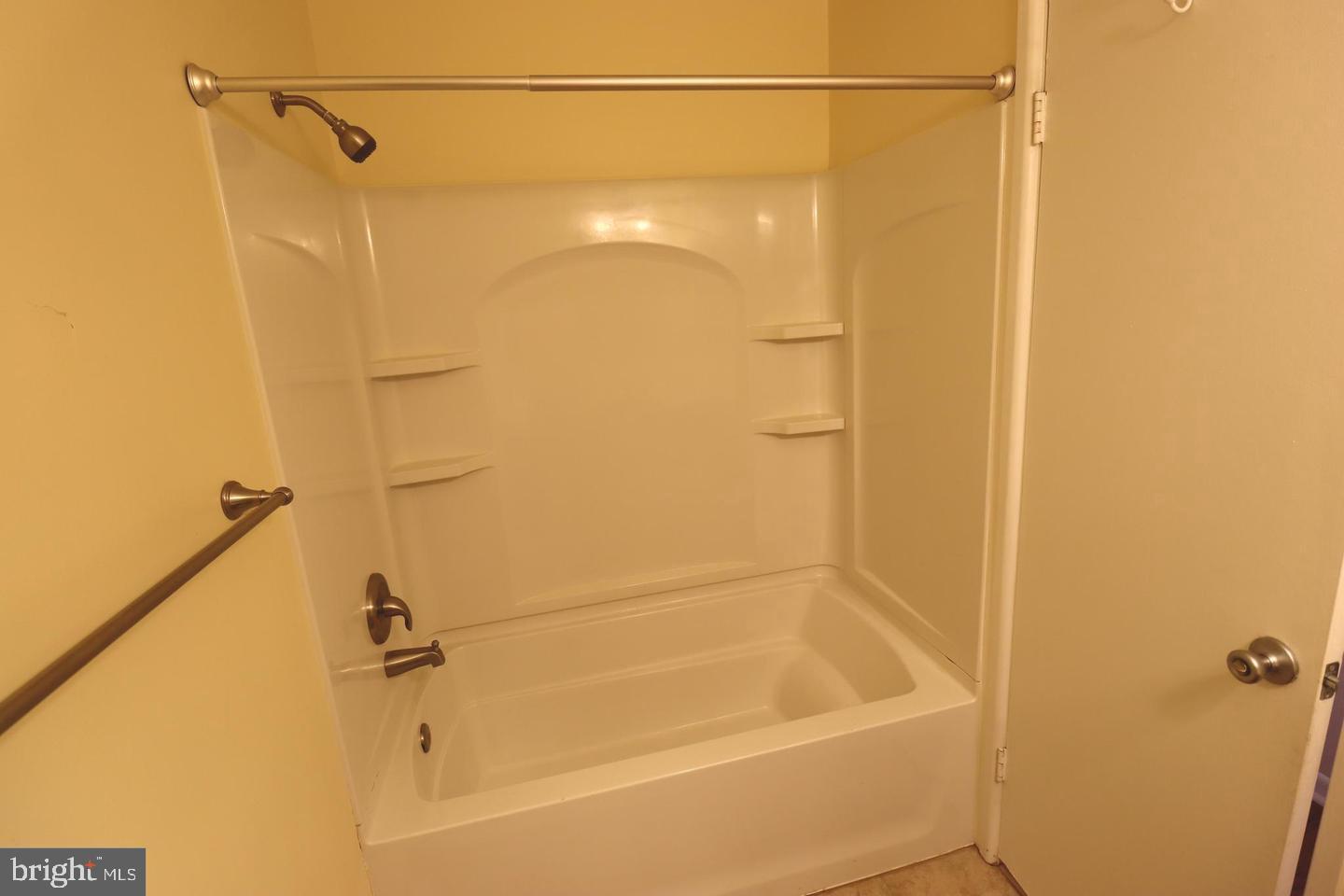 10566 Twin Rivers Road, Unit E2 Columbia, MD 21044 - Photo 16 of 17 Bathroom