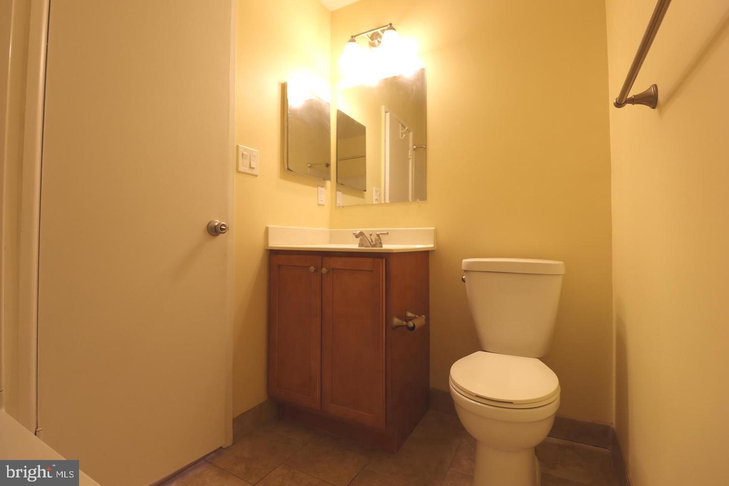 10566 Twin Rivers Road, Unit E2 Columbia, MD 21044 - Photo 17 of 17 Bthroom