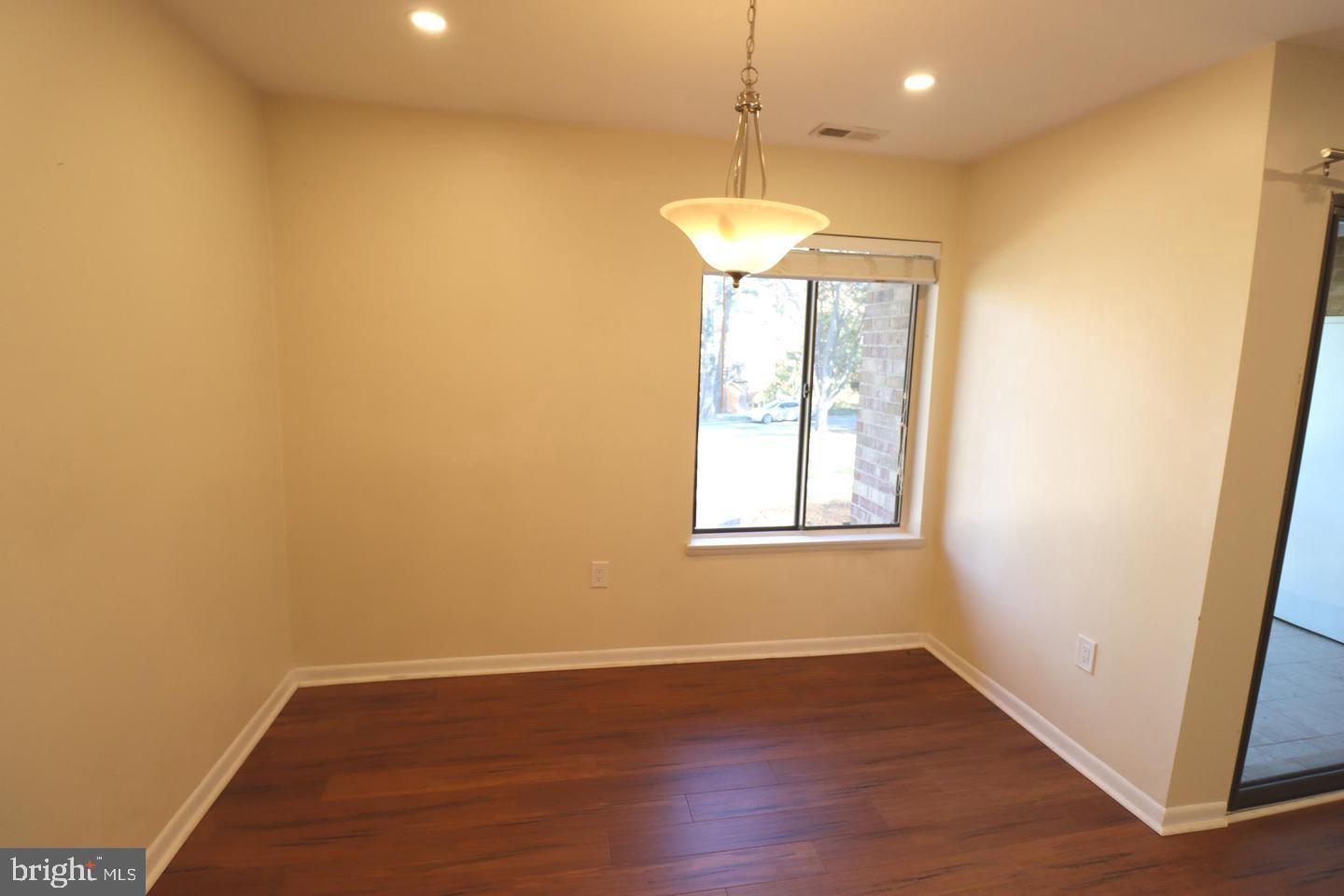 10566 Twin Rivers Road, Unit E2 Columbia, MD 21044 - Photo 9 of 17 Dining room