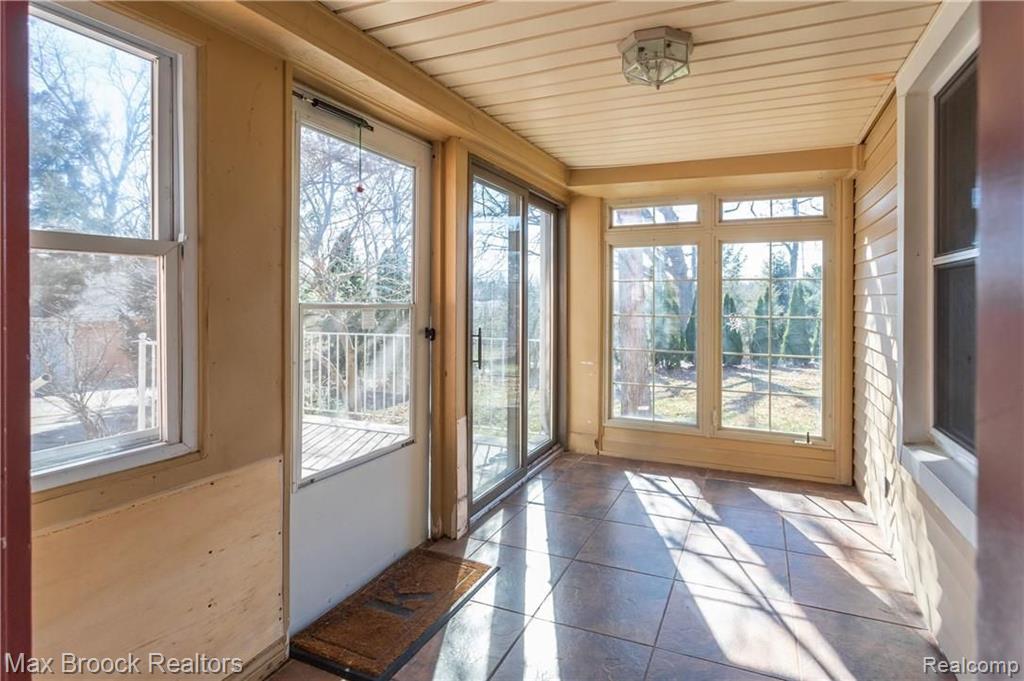 5277 West Maple Road West Bloomfield, MI 48322 - Photo 21 of 40