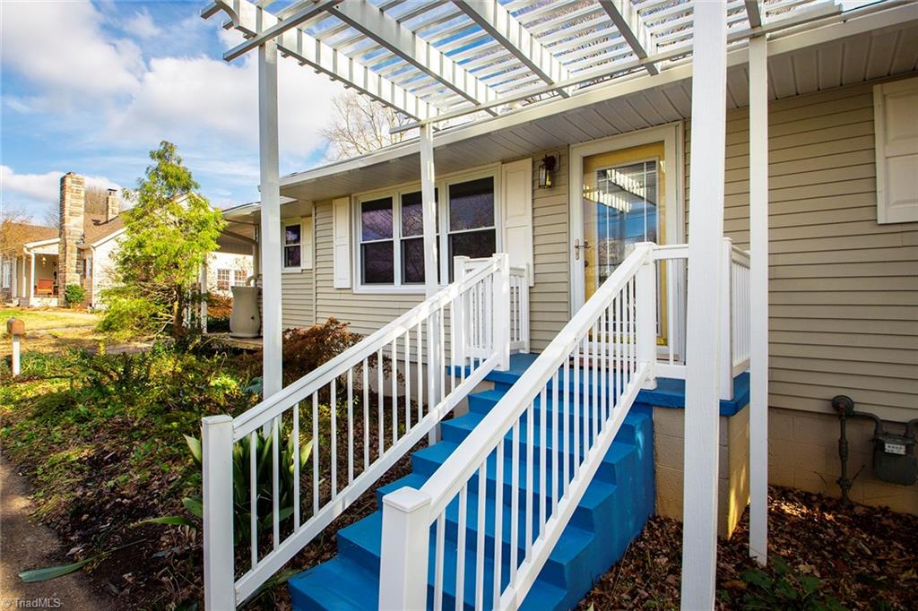 1643 Sandersted Road Southwest Winston-Salem, NC 27103 - Photo 4 of 27 Gallery Image 4