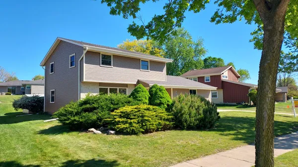 $394,900 | 8030 South Waring Drive, Oak Creek, WI 53154