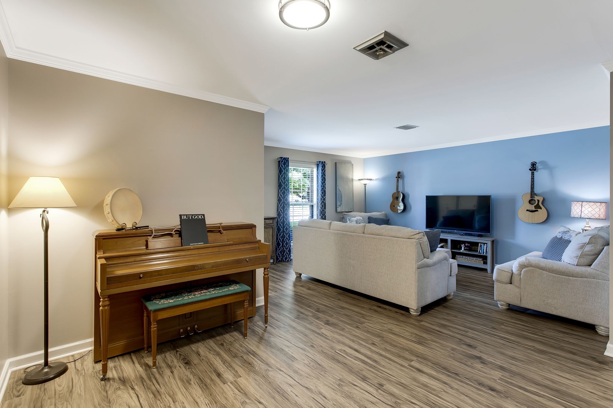 1122 General George Patton Road Nashville, TN 37221 - Photo 8 of 32 a living room with furniture and a flat screen tv
